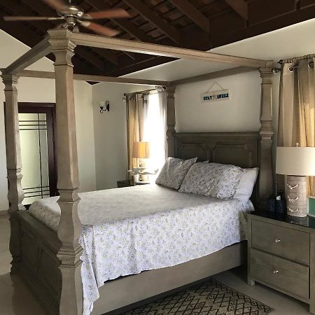 Alexanders Penthouse On The Beach Ocho Rios Buitenkant foto