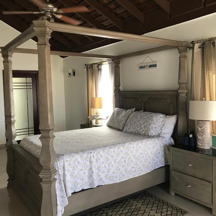Alexanders Penthouse On The Beach Ocho Rios Buitenkant foto