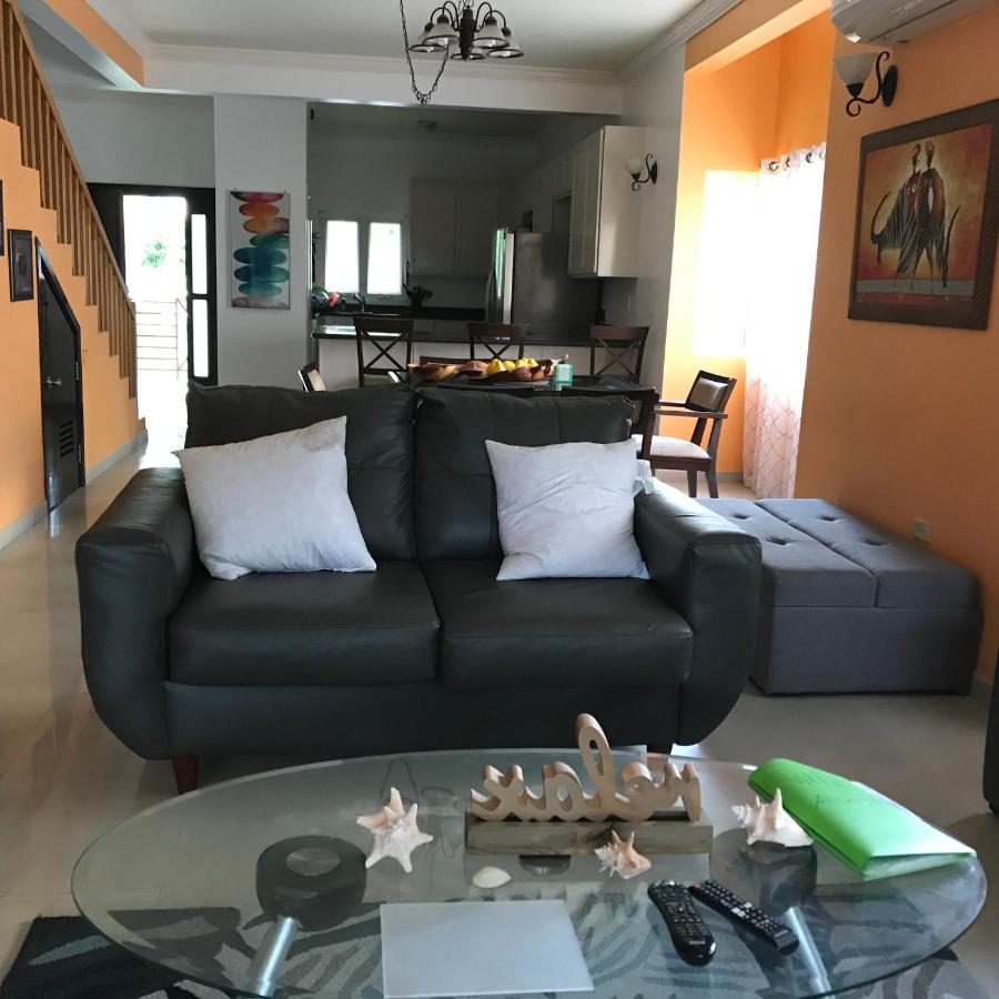 Alexanders Penthouse On The Beach Ocho Rios Buitenkant foto